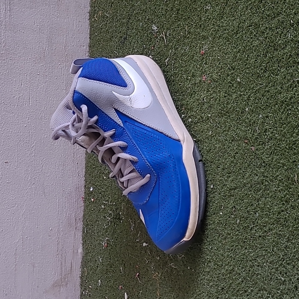 Nike Team Hustle size 4.5K